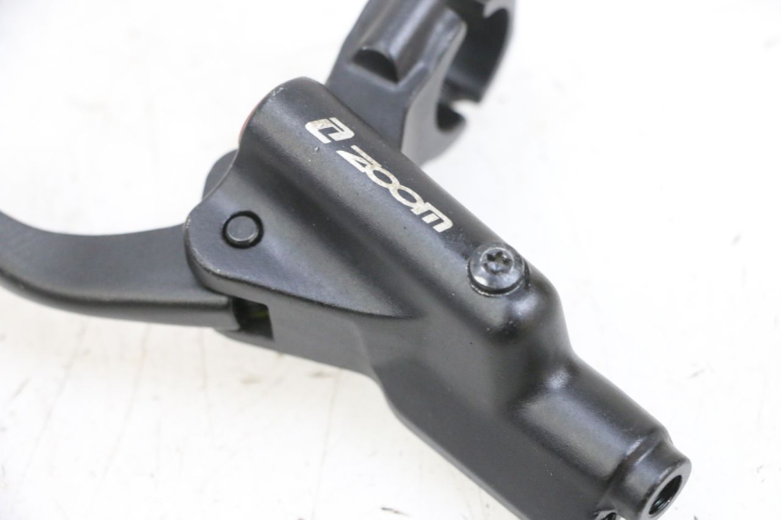 photo de POMPA HAMULCOWA PRZEDNIA DUALTRON VICTOR LIMITED 1 - Punkty mocowania