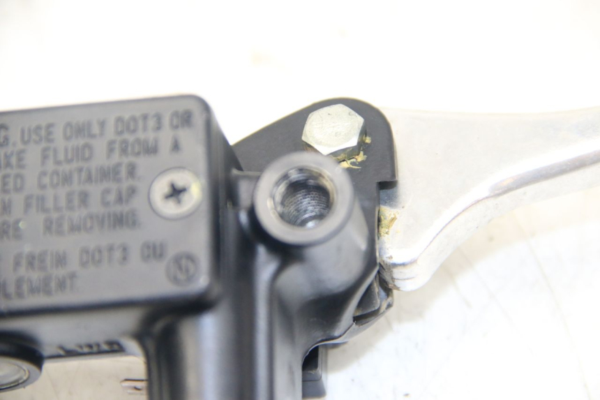 photo de POMPA HAMULCOWA PRZEDNIA HONDA VISION NSC R 50 (2013 - 2015) - Zbliżenie techniczne