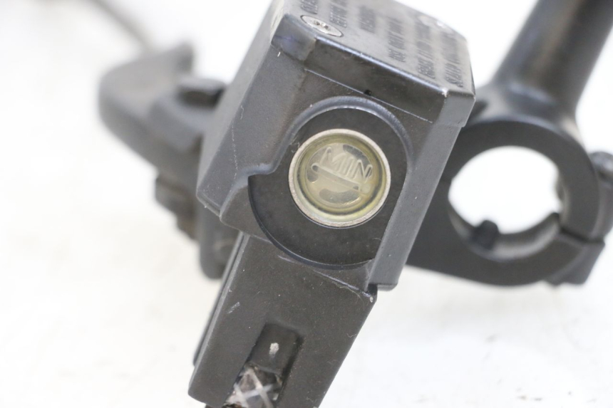 photo de POMPA HAMULCOWA PRZEDNIA YAMAHA X-MAX XMAX 125 (2010 - 2013) - Inny kąt widzenia