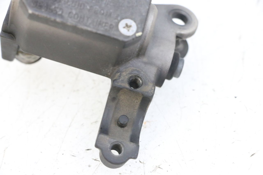 photo de POMPA HAMULCOWA PRZEDNIA YAMAHA X-MAX XMAX 125 (2010 - 2013) - Inny kąt widzenia