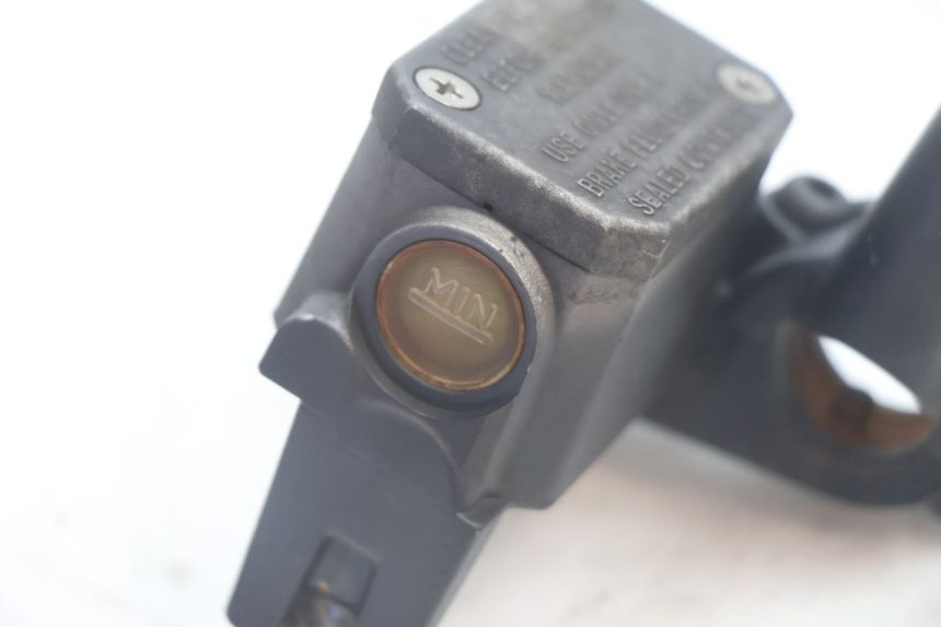 photo de POMPA HAMULCOWA PRZEDNIA YAMAHA XMAX X-MAX 125 (2006 - 2009) - Inny kąt widzenia