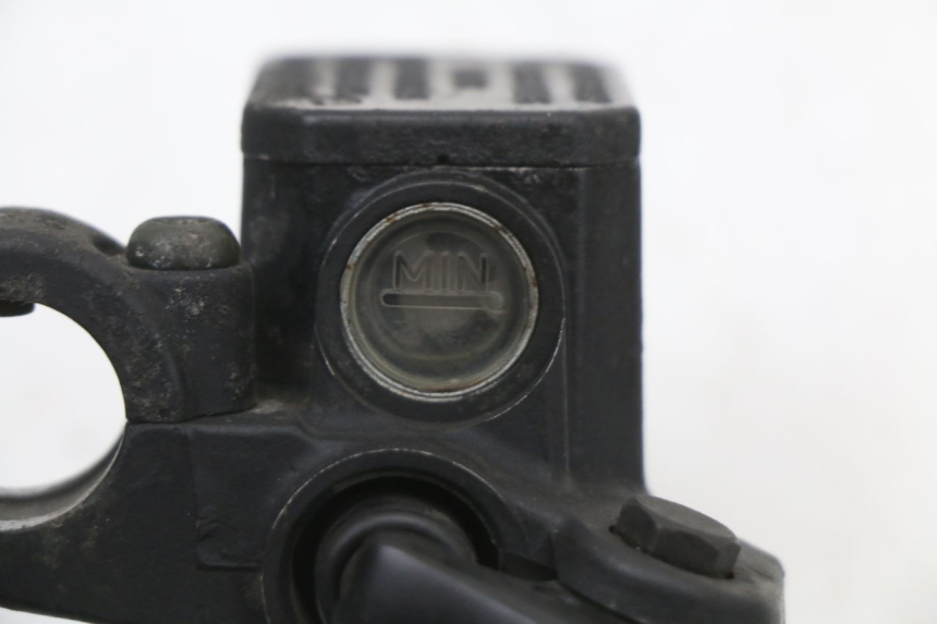 photo de POMPA HAMULCOWA PRZEDNIA PIAGGIO X9 125 (2000 - 2003) - Punkty mocowania