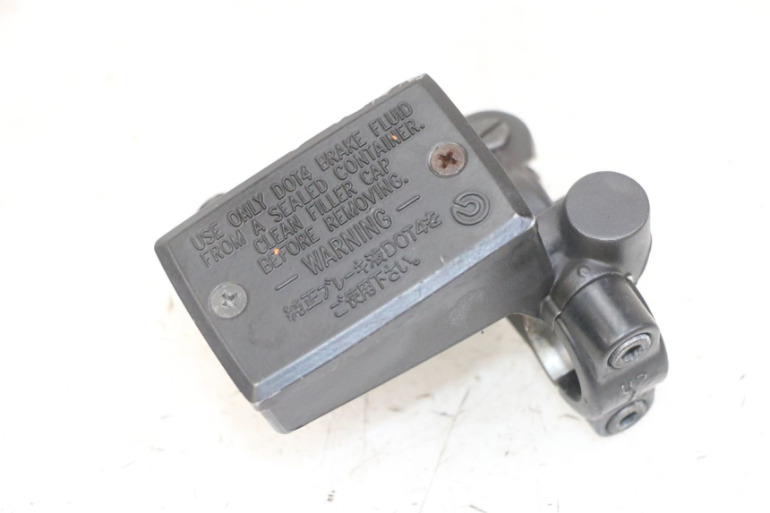 photo de POMPA HAMULCOWA PRZEDNIA YAMAHA XJ6 ABS 600 (2008 - 2016) - Zbliżenie techniczne