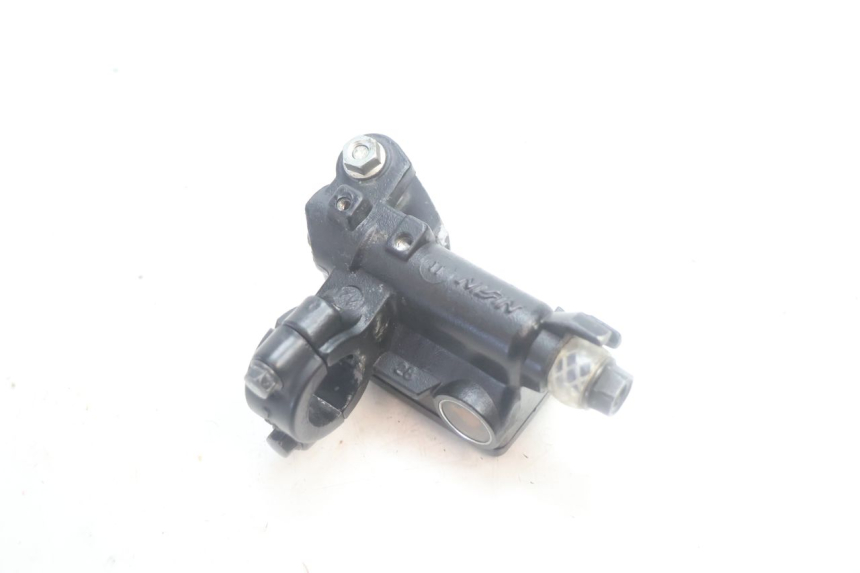 photo de PRZEDNI CYLINDER GŁÓWNY HONDA XLV VARADERO 125 (2007 - 2012) - Zbliżenie techniczne