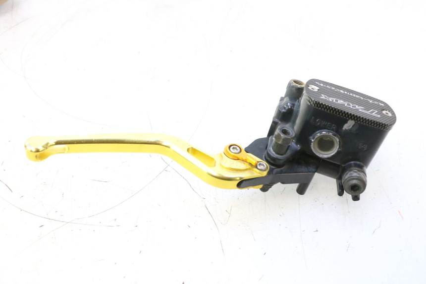 photo de PRZEDNI CYLINDER GŁÓWNY YAMAHA XP T-MAX ABS 500 (2005 - 2005) - Inny kąt widzenia