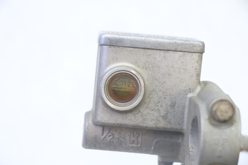 photo de POMPA HAMULCOWA PRZEDNIA YAMAHA YFM GRIZZLY 550 (2008 - 2015) - Zbliżenie techniczne