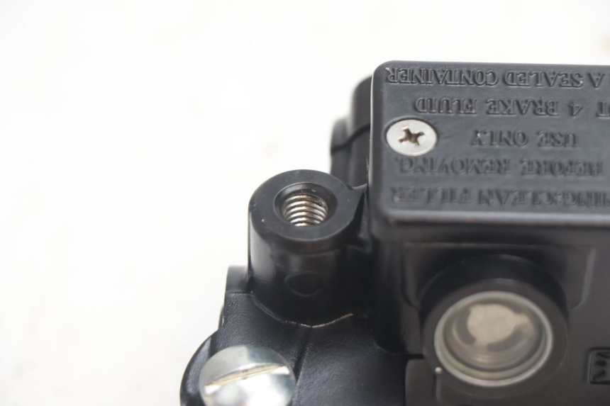 photo de POMPA HAMULCOWA PRZEDNIA PIAGGIO ZIP 2T 50 (2009 - 2019) - Inny kąt widzenia