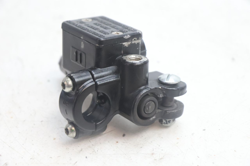 photo de PRZEDNI CYLINDER GŁÓWNY PIAGGIO ZIP IGET 4T 50 (2021 - 2023) - Zbliżenie techniczne