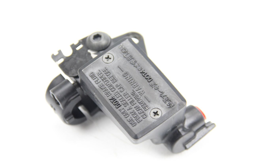 photo de POMPA SPRZĘGŁA YAMAHA FJR ABS 1300 (2006 - 2012) - Zbliżenie techniczne