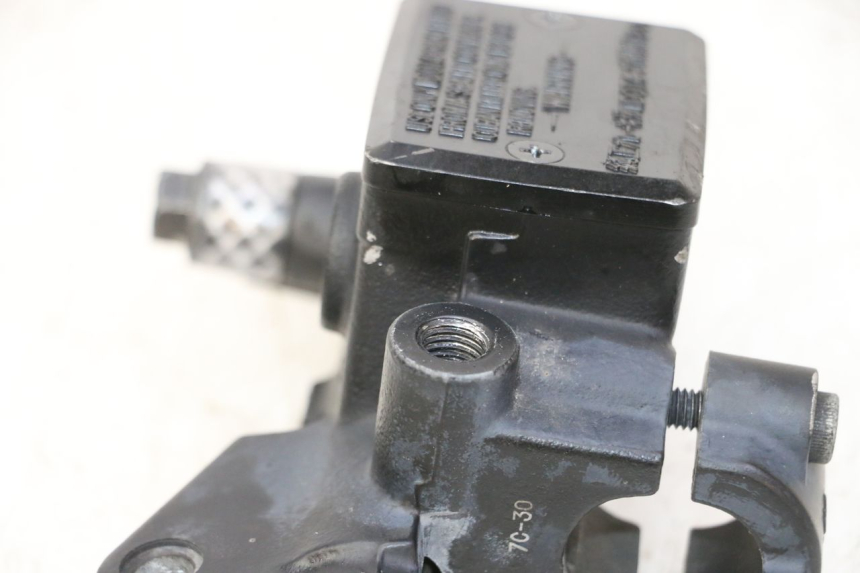 photo de POMPA SPRZĘGŁA YAMAHA FJR ABS 1300 (2016 - 2020) - Zbliżenie techniczne