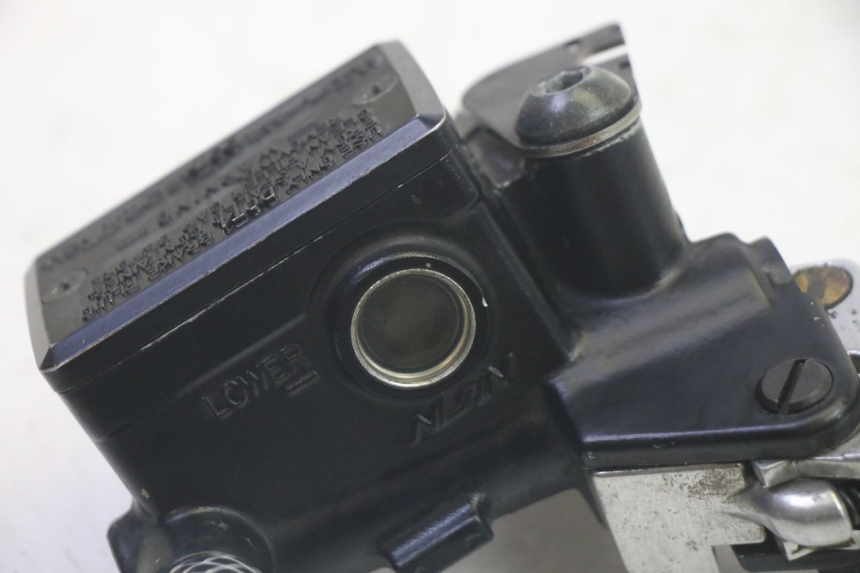 photo de POMPA SPRZĘGŁA YAMAHA FJR ABS 1300 (2006 - 2012) - Zbliżenie techniczne