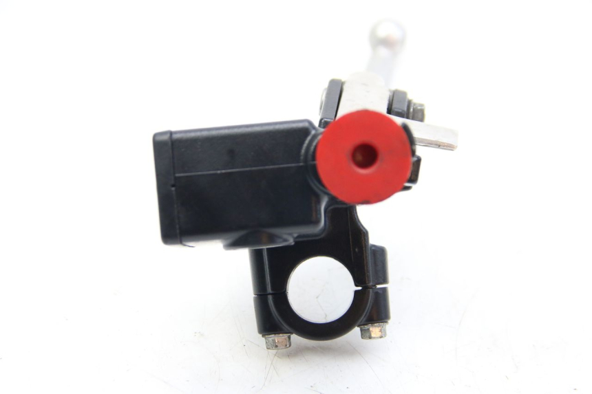 photo de POMPA SPRZĘGŁA HONDA FORZA 125 (2015 - 2016) - Zbliżenie techniczne