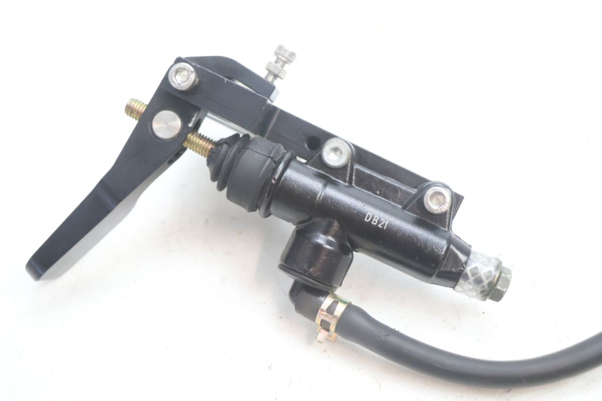 photo de GŁÓWNY CYLINDER SPRZĘGŁA CAN-AM SPYDER RS 1000 (2008 - 2012) - Zbliżenie techniczne