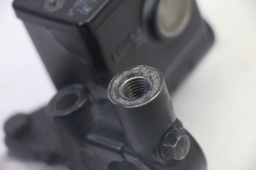 photo de POMPA HAMULCA TYLNEGO SUZUKI BURGMAN 125 (2007 - 2014) - Inny kąt widzenia