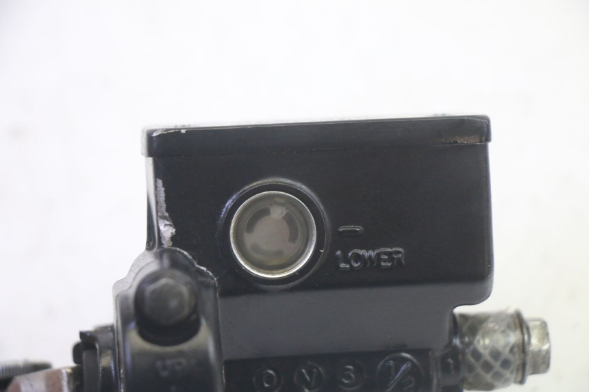 photo de POMPA HAMULCA TYLNEGO SUZUKI BURGMAN EXECUTIVE ABS 650 (2006 - 2012) - Inny kąt widzenia