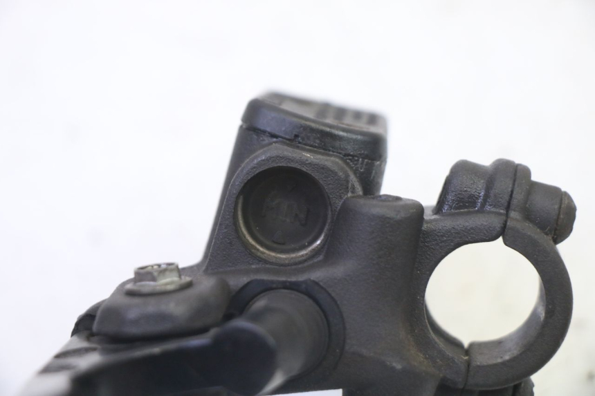 photo de POMPA HAMULCA TYLNEGO PEUGEOT ELYSTAR 50 (2002 - 2014) - Zbliżenie techniczne