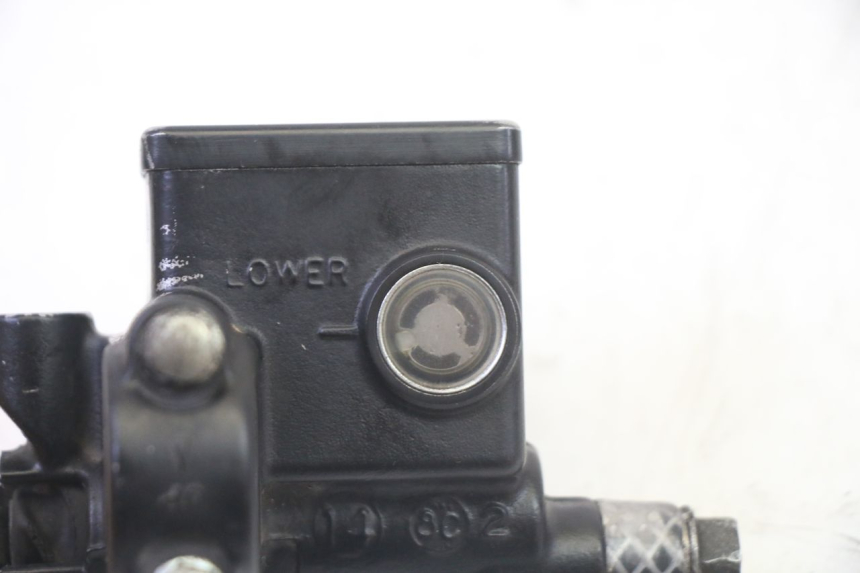 photo de POMPA HAMULCA TYLNEGO HONDA FES S-WING SWING ABS 125 (2007 - 2015) - Zbliżenie techniczne