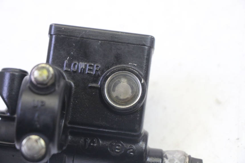 photo de POMPA HAMULCA TYLNEGO HONDA FES S-WING SWING ABS 125 (2007 - 2015) - Zbliżenie techniczne