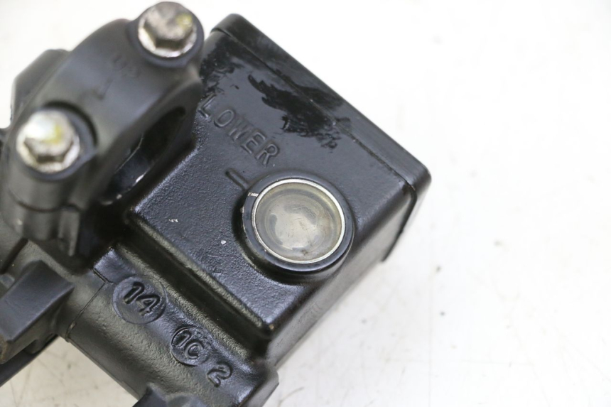 photo de POMPA HAMULCA TYLNEGO HONDA FES S-WING SWING ABS 125 (2007 - 2015) - Zbliżenie techniczne