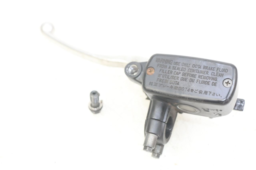 photo de POMPA HAMULCA TYLNEGO HONDA FJS SILVERWING SILVER WING 400 (2009 - 2016) - Zbliżenie techniczne