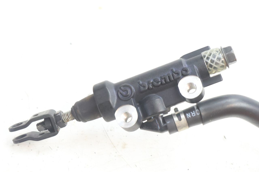 photo de POMPA HAMULCA TYLNEGO YAMAHA FZ8 800 (2010 - 2016) - Punkty mocowania