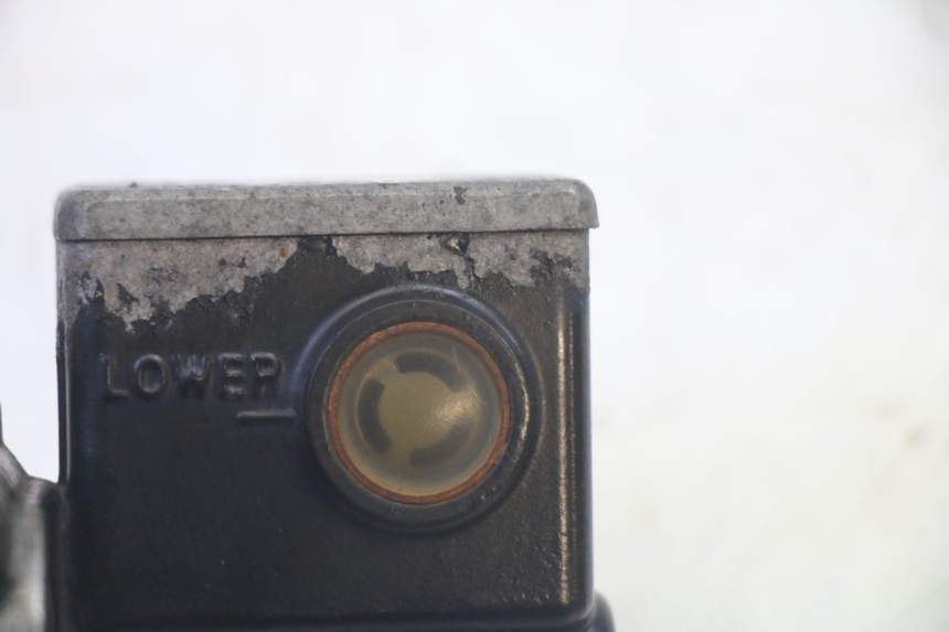 photo de POMPA HAMULCA TYLNEGO SYM GTS EVO 125 (2009 - 2013) - Zbliżenie techniczne