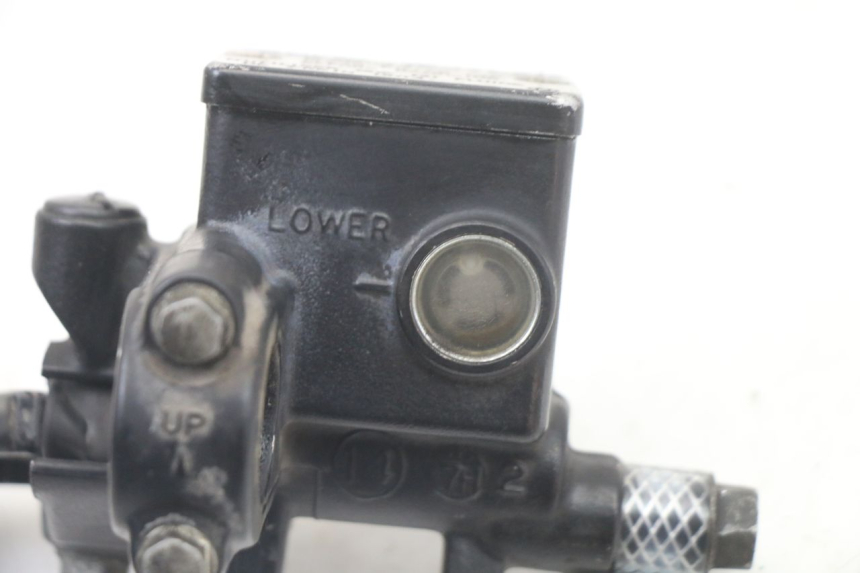 photo de POMPA HAMULCA TYLNEGO HONDA FES S-WING SWING ABS 125 (2007 - 2015) - Zbliżenie techniczne