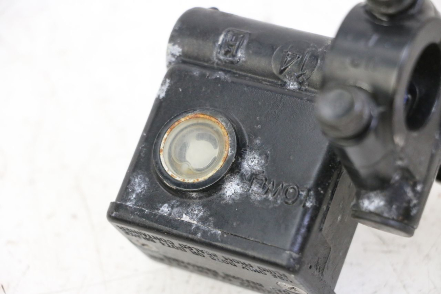 photo de POMPA HAMULCA TYLNEGO SYM JOYMAX 125 (2010 - 2017) - Inny kąt widzenia