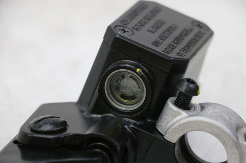 photo de POMPA HAMULCA TYLNEGO PIAGGIO MP3 HPE 310 (2024 - 2025) - Inny kąt widzenia