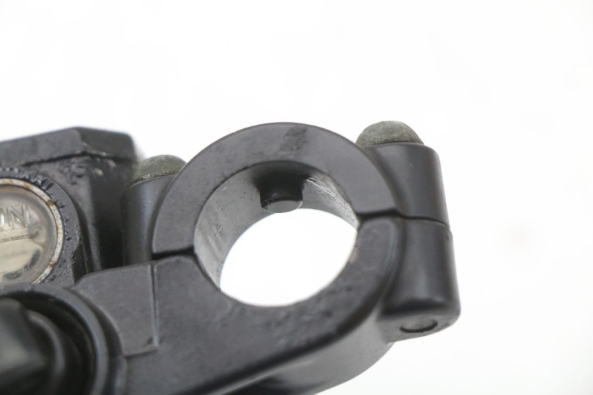 photo de POMPA HAMULCA TYLNEGO PIAGGIO MP3 500 (2011 - 2015) - Punkty mocowania