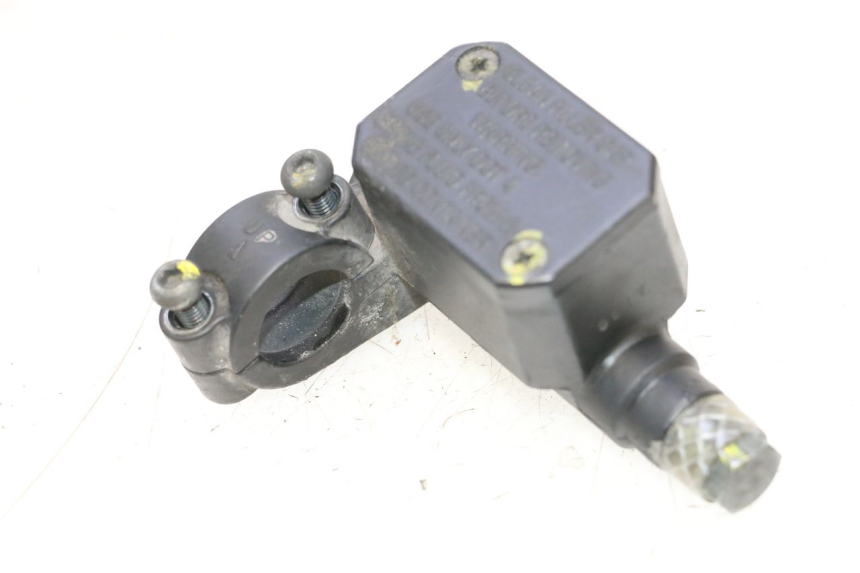 photo de POMPA HAMULCA TYLNEGO PIAGGIO MP3 RL 250 (2006 - 2010) - Zbliżenie techniczne