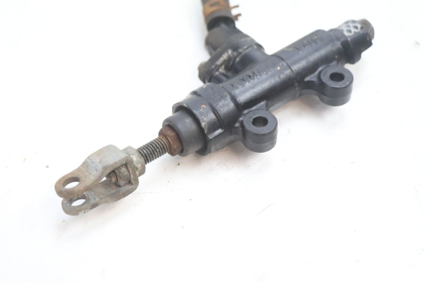 photo de TYLNY CYLINDER HAMULCOWY KYMCO MXU R 250 (2004 - 2010) - Struktura - zbliżenie