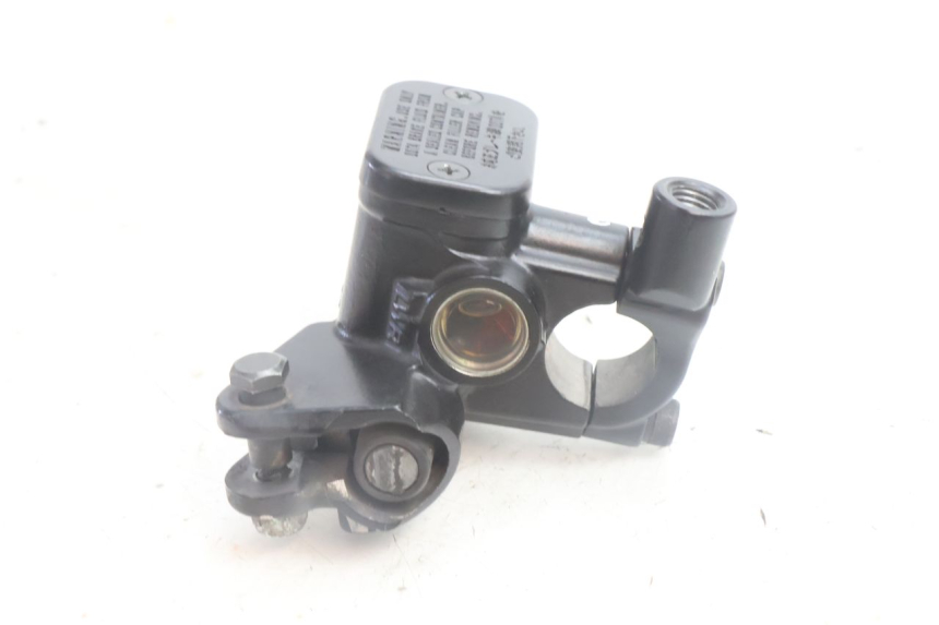 photo de TYLNY CYLINDER HAMULCOWY YAMAHA N-MAX NMAX 125 (2021 - 2024) - Zbliżenie techniczne