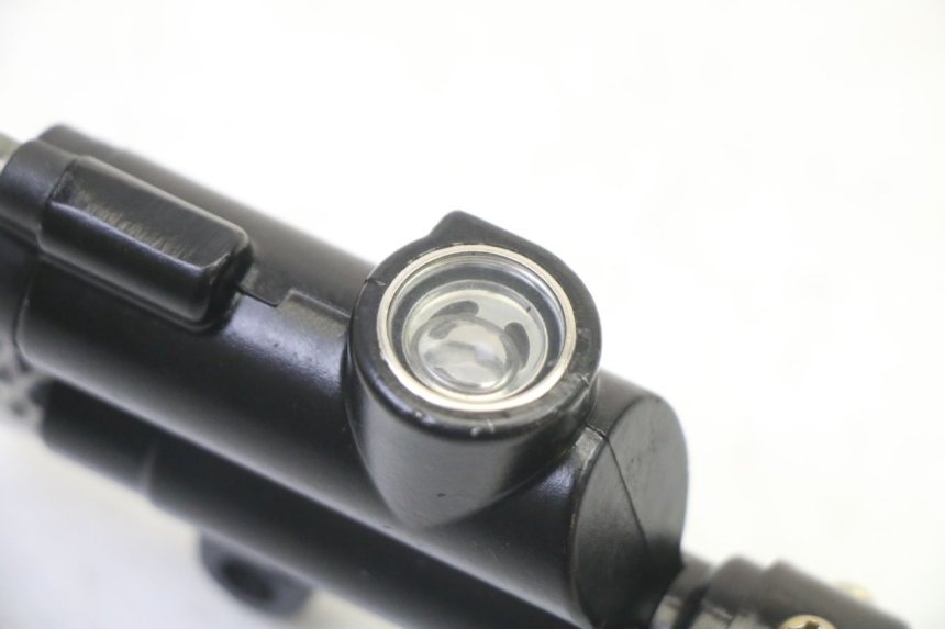 photo de POMPA HAMULCA TYLNEGO APOLLO RFZ 125 - Zbliżenie techniczne