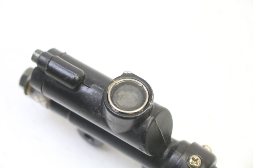 photo de POMPA HAMULCA TYLNEGO APOLLO RFZ 125 - Zbliżenie techniczne