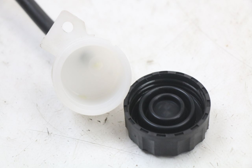 photo de POMPA HAMULCA TYLNEGO ROYAL ENFIELD SCRAM 411 (2022 - 2024) - Zbliżenie techniczne