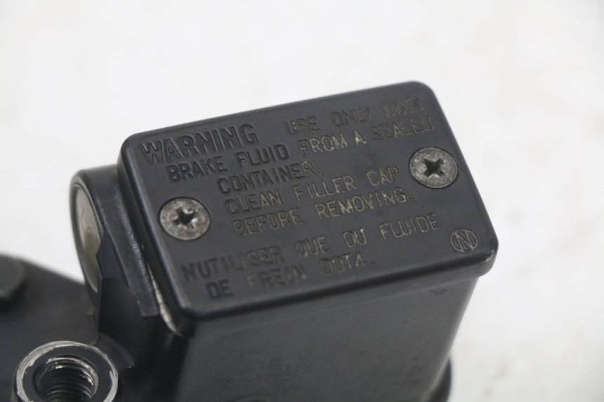 photo de POMPA HAMULCA TYLNEGO PEUGEOT SATELIS 125 (2010 - 2012) - Zbliżenie techniczne