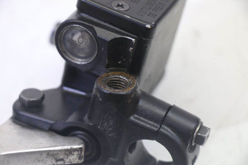 photo de POMPA HAMULCA TYLNEGO PEUGEOT SATELIS 125 (2013 - 2018) - Inny kąt widzenia