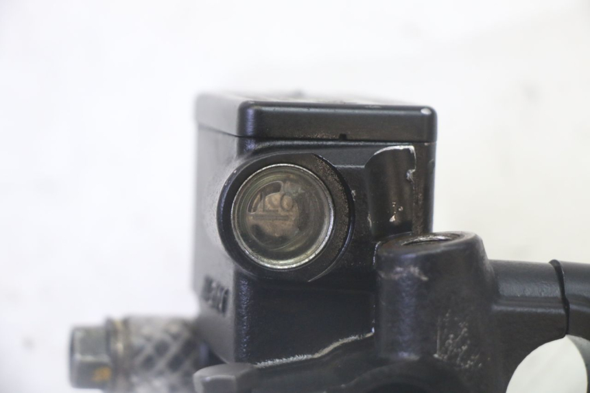 photo de POMPA HAMULCA TYLNEGO PEUGEOT SATELIS 125 (2013 - 2018) - Zbliżenie techniczne