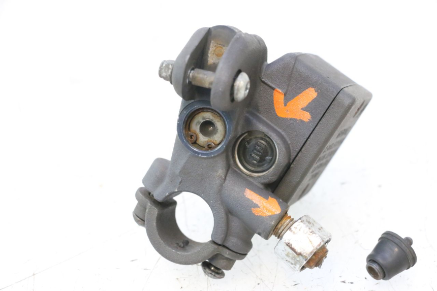 photo de POMPA HAMULCA TYLNEGO PEUGEOT SATELIS 125 (2006 - 2009) - Zbliżenie techniczne