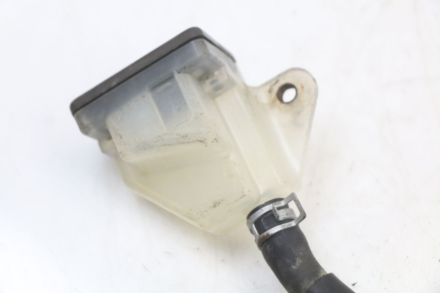 photo de POMPA HAMULCA TYLNEGO SUZUKI GS F 500 (2004 - 2007) - Zbliżenie techniczne