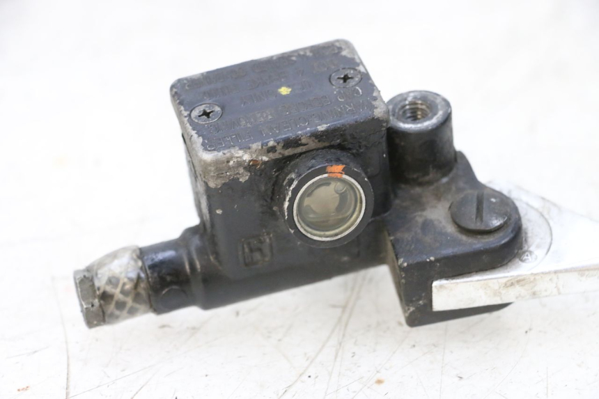 photo de POMPA HAMULCA TYLNEGO PIAGGIO VESPA GTS SUPER IE 125 (2009 - 2016) - Zbliżenie techniczne