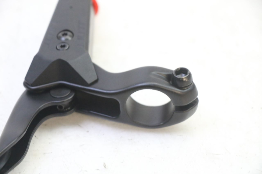 photo de POMPA HAMULCA TYLNEGO DUALTRON VICTOR LIMITED 1 - Zbliżenie techniczne