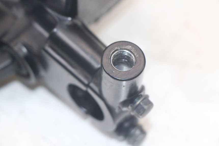 photo de POMPA HAMULCA TYLNEGO YAMAHA XMAX X-MAX ABS 125 (2017 - 2020) - Inny kąt widzenia