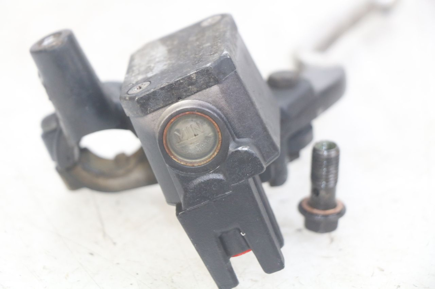 photo de POMPA HAMULCA TYLNEGO YAMAHA XMAX X-MAX 125 (2006 - 2009) - Inny kąt widzenia