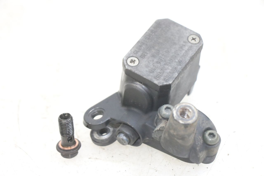 photo de POMPA HAMULCA TYLNEGO YAMAHA X-MAX XMAX 250 (2006 - 2009) - Zbliżenie techniczne