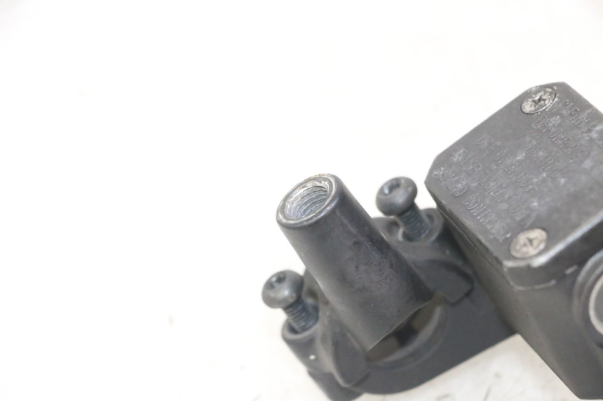 photo de POMPA HAMULCA TYLNEGO YAMAHA X-MAX XMAX 125 (2010 - 2013) - Inny kąt widzenia