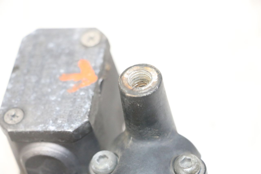 photo de POMPA HAMULCA TYLNEGO YAMAHA XMAX X-MAX 125 (2006 - 2009) - Inny kąt widzenia