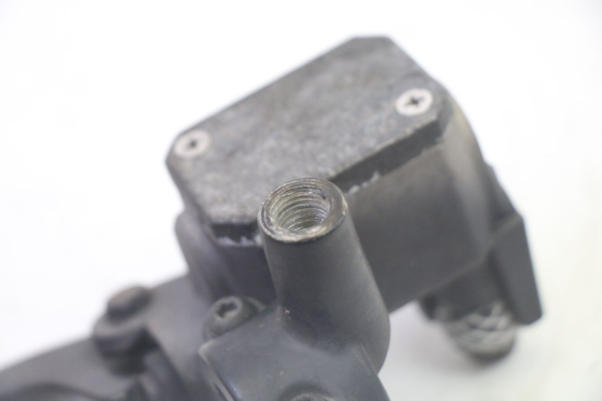 photo de POMPA HAMULCA TYLNEGO YAMAHA X-MAX XMAX 125 (2010 - 2013) - Inny kąt widzenia