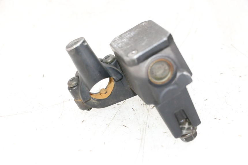 photo de POMPA HAMULCA TYLNEGO YAMAHA XMAX X-MAX 125 (2006 - 2009) - Zbliżenie techniczne